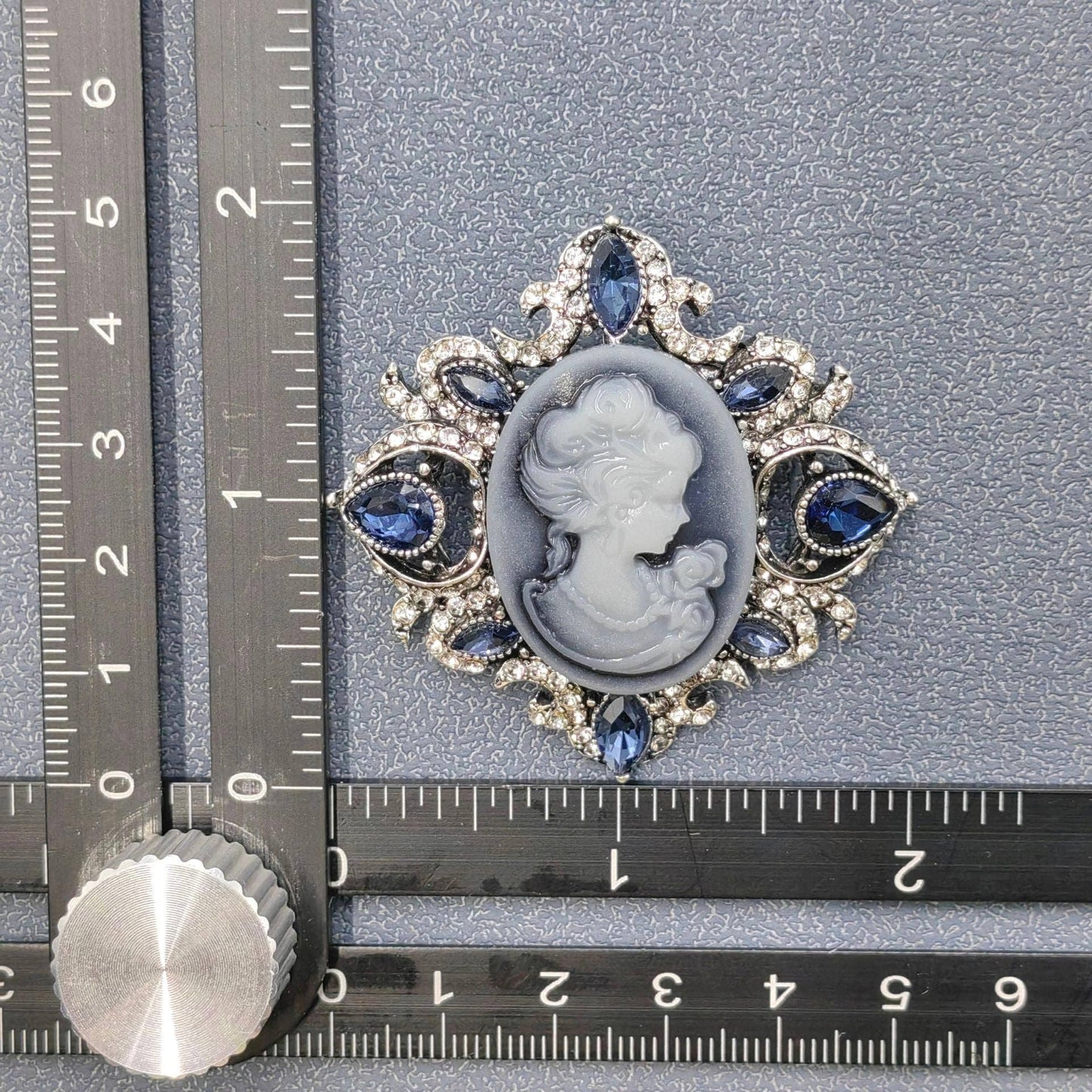 Vintage Noble Ladies Brooch