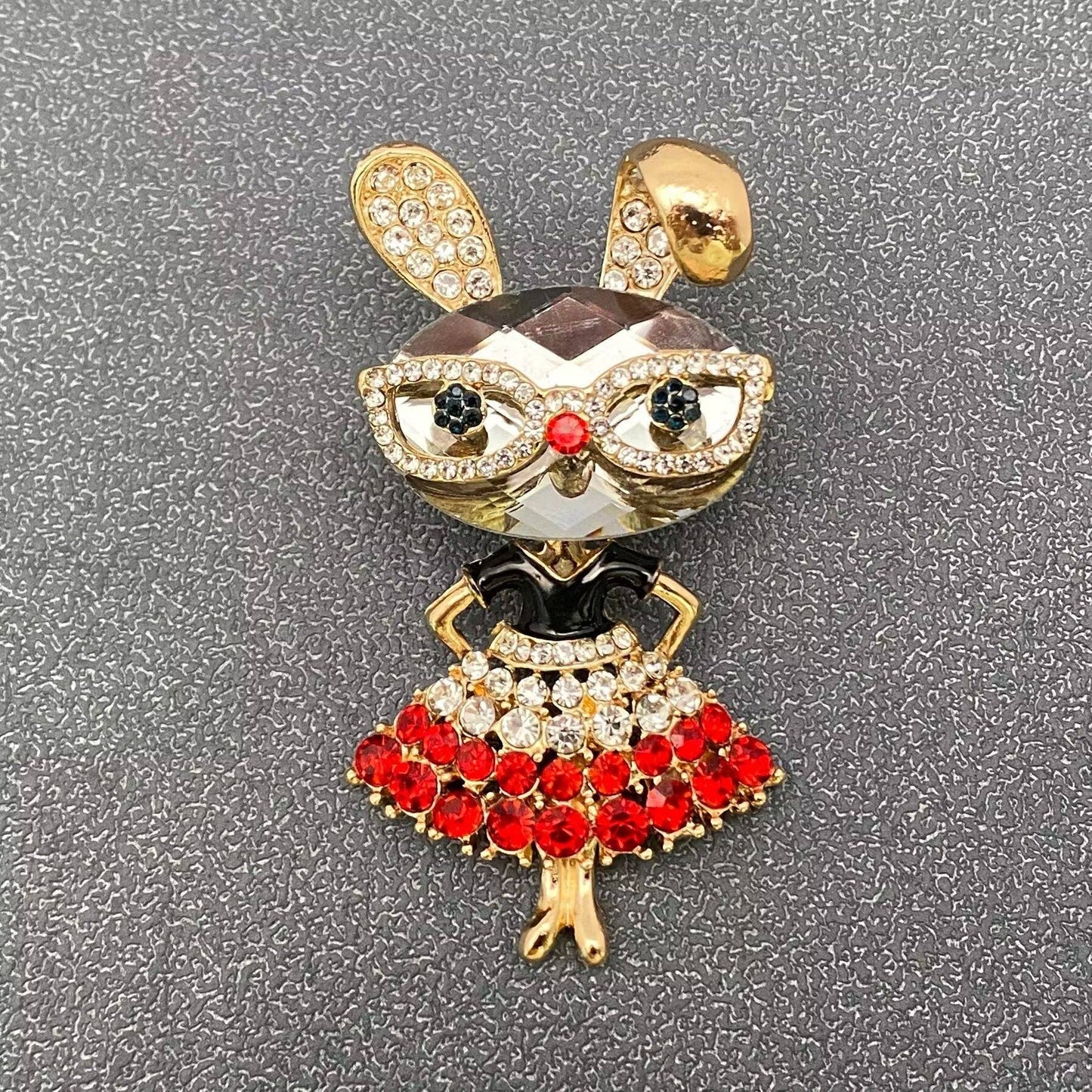 Creative Cartoon Rhinestone Rabbit Brooch: Blue