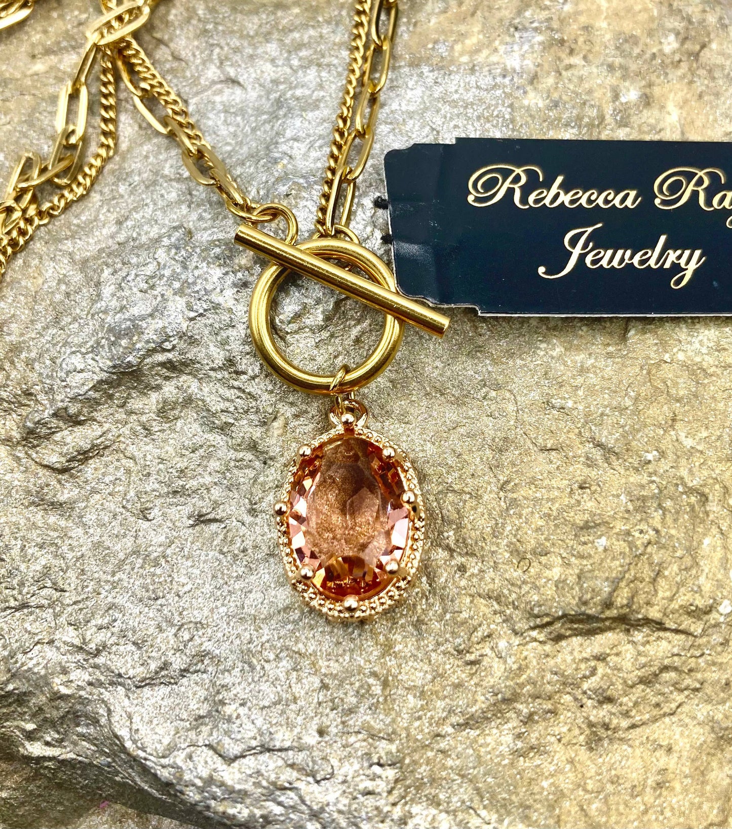 Gold Toggle Necklace with Crystal Éclat Pendant: Pink