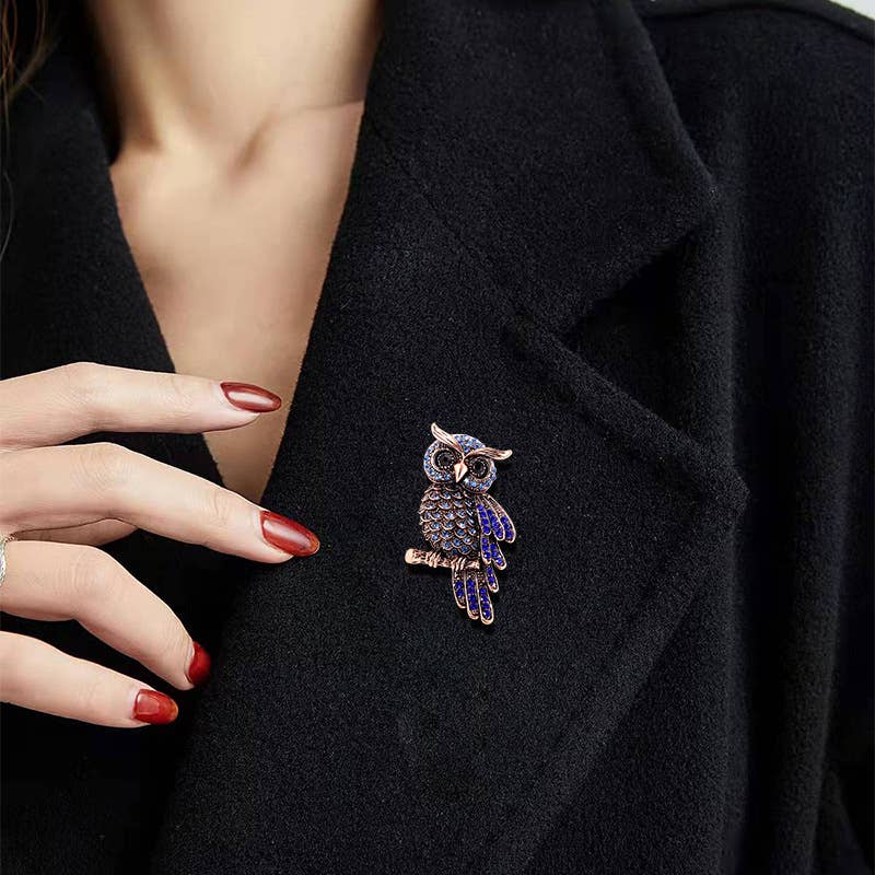 Vintage Diamond-Studded Blue Owl Brooch: Blue / M