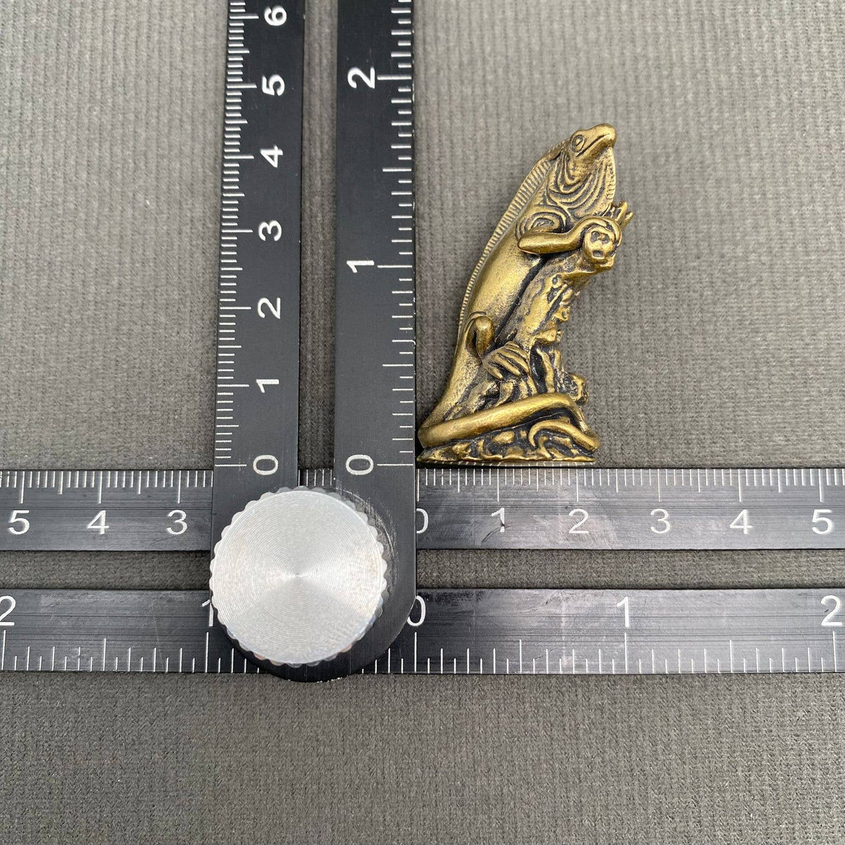 Lizard on Tree Brass Crafts Decoration Desktop Ornaments