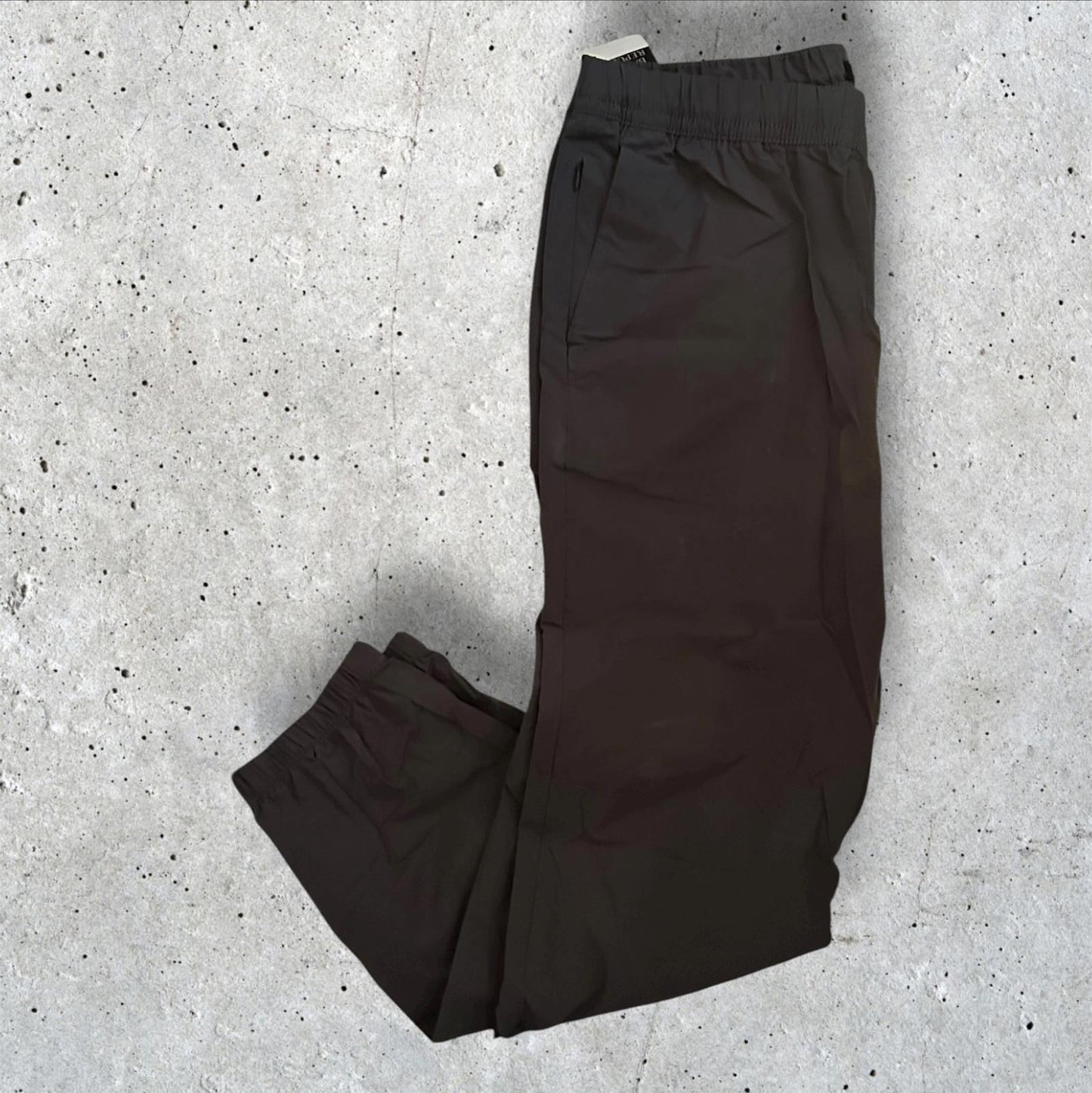 Banana Republic Men’s Charcoal Gray Casual Pants M NWT