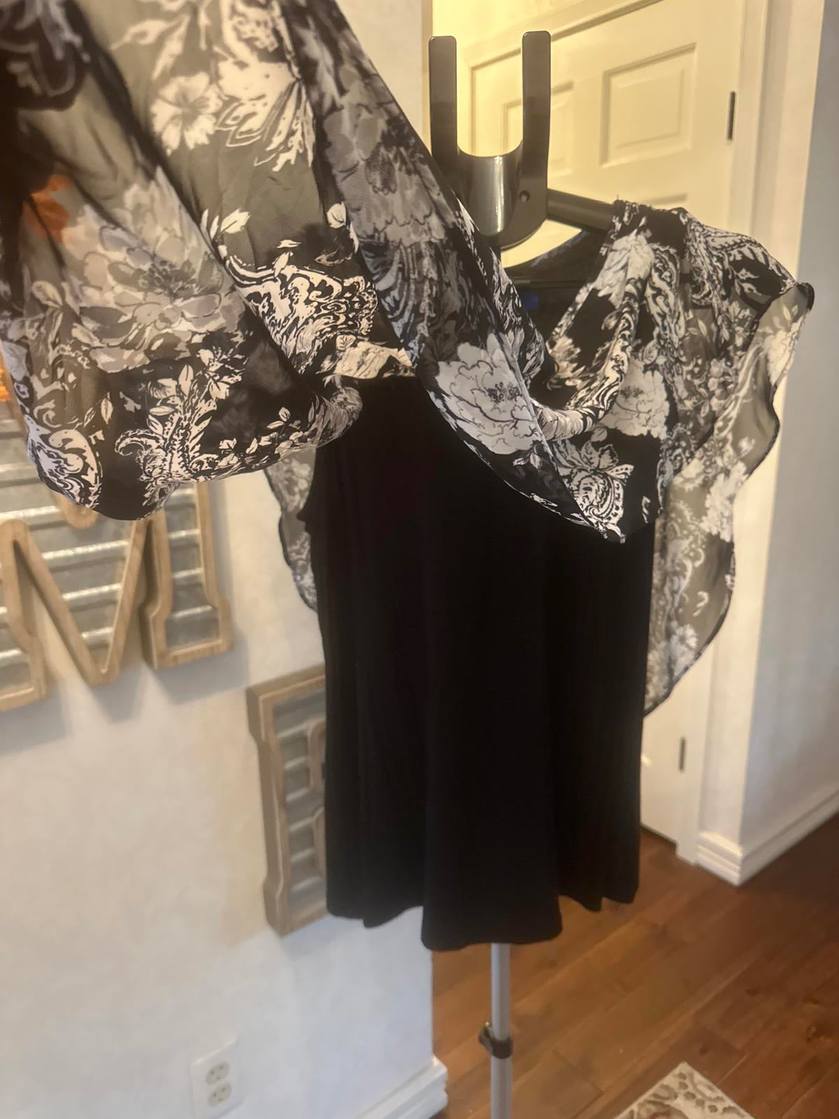 APT 9 Petite Large Flowy Floral Blouse