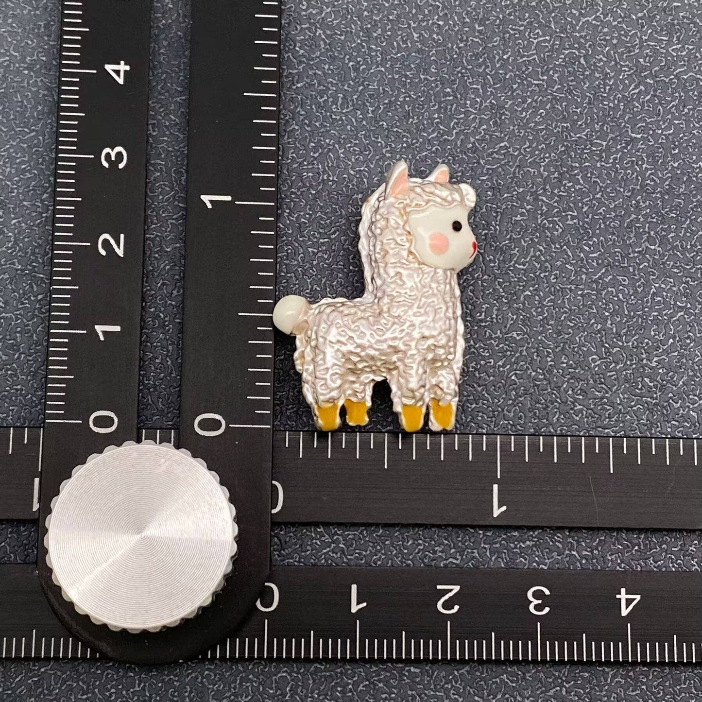 Cute Alpaca Brooch: Pink