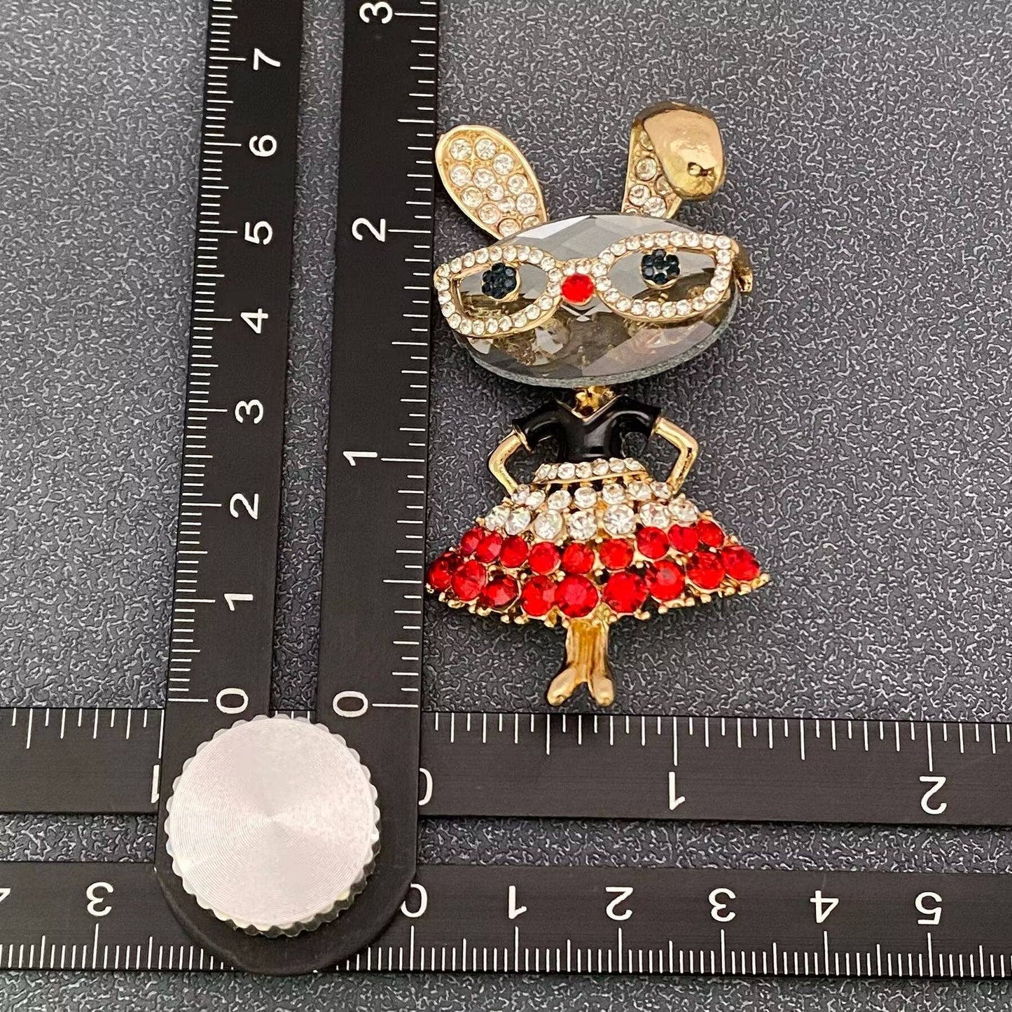 Creative Cartoon Rhinestone Rabbit Brooch: Blue