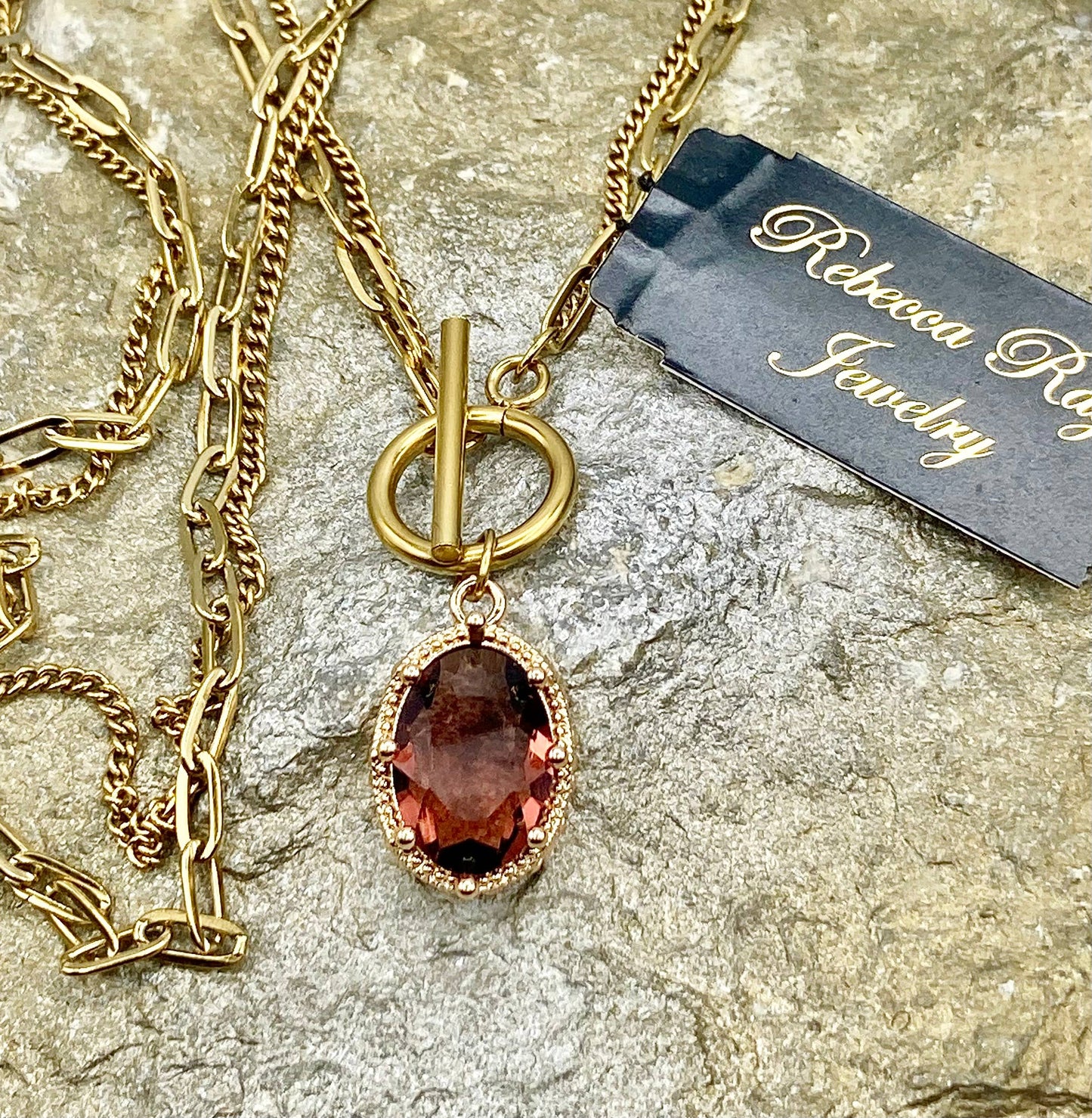 Gold Toggle Necklace with Crystal Éclat Pendant: Yellow