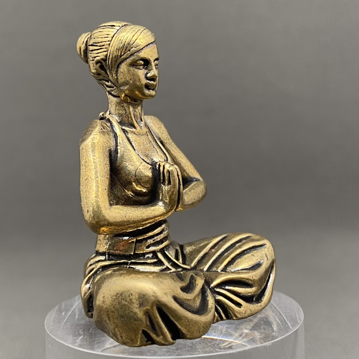 Meditating Yoga Woman Figurine Brass Crafts Desktop Ornaments