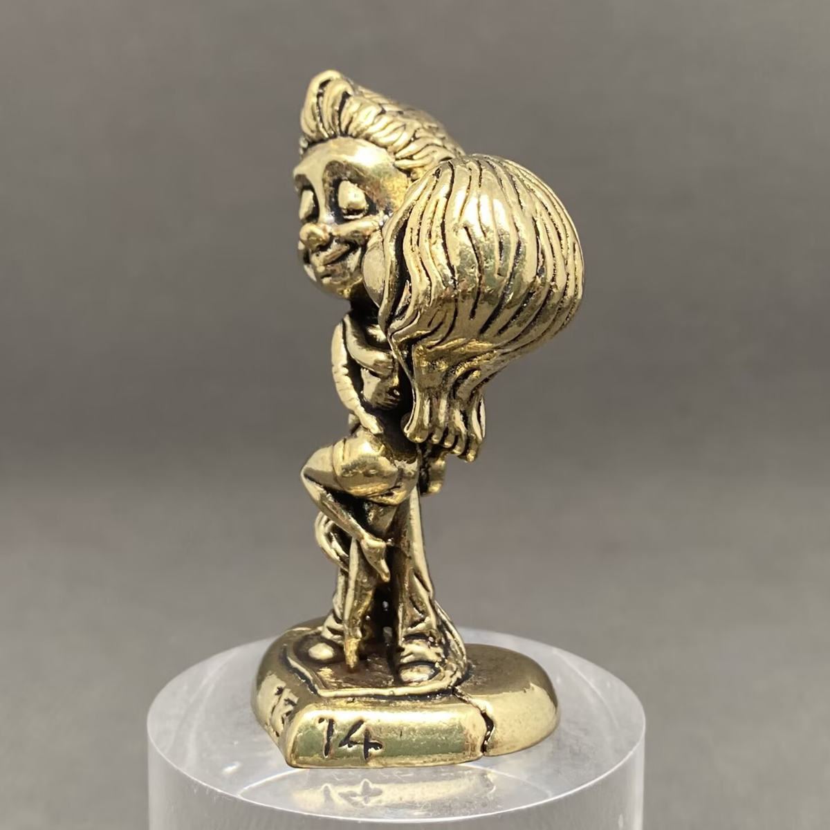 Cartoon Kissing Couple Brass Crafts Desktop Ornaments