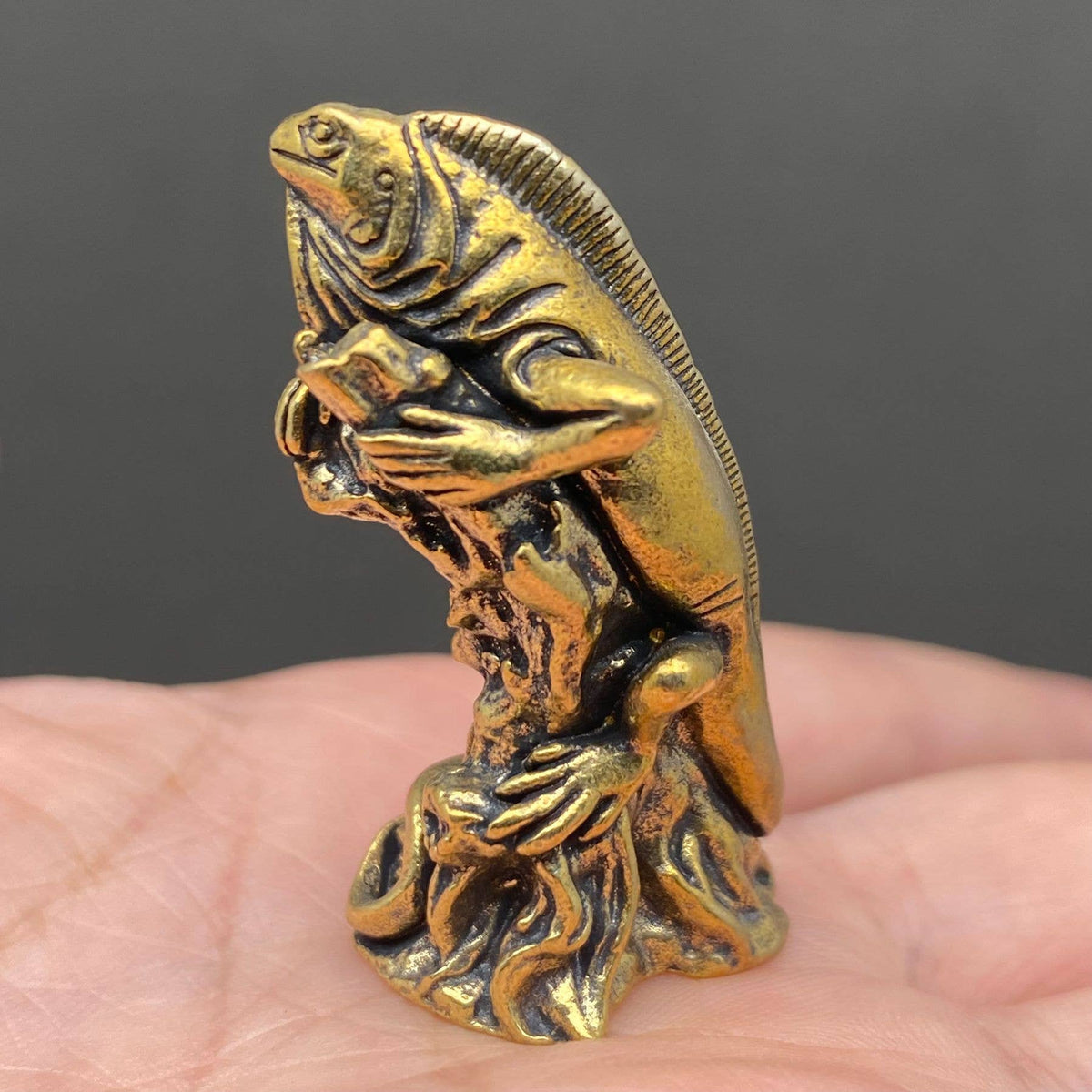 Lizard on Tree Brass Crafts Decoration Desktop Ornaments