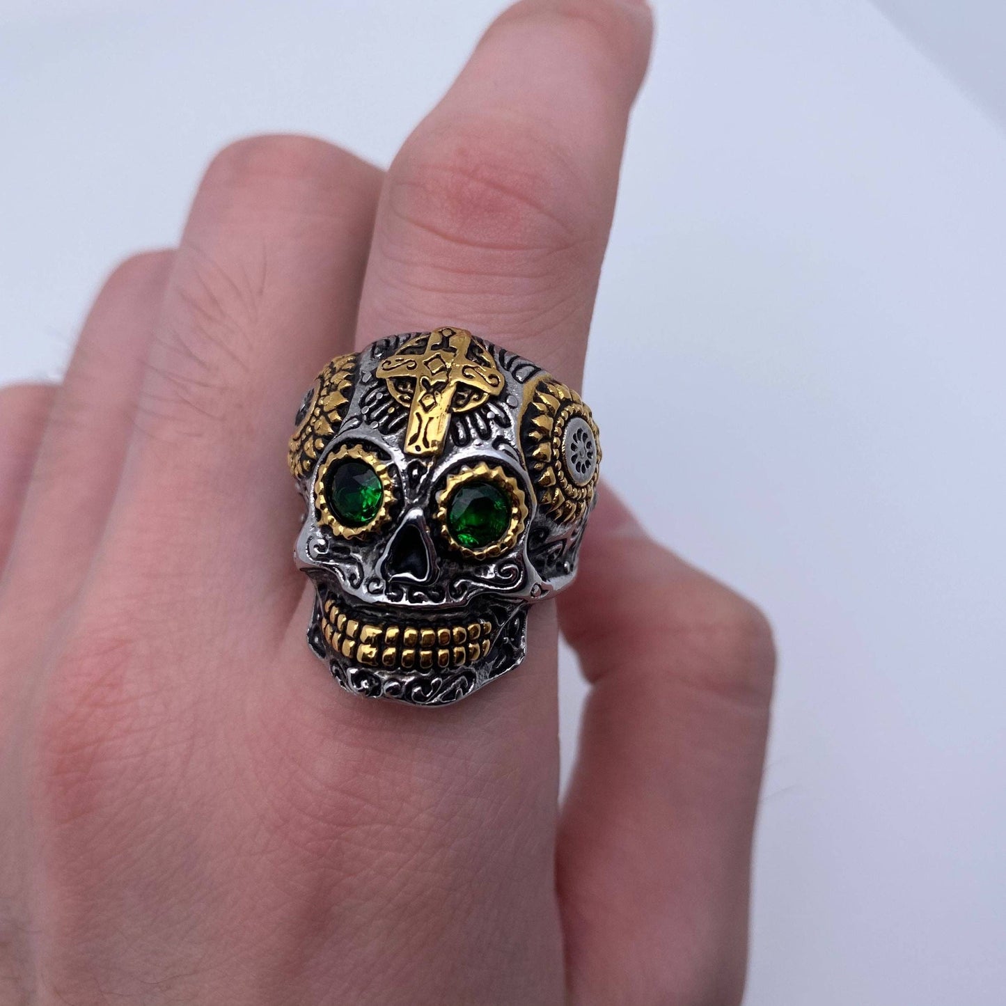 Titanium Steel Men's Retro Carved Cross Skull Ring - MJ/MR: 7#