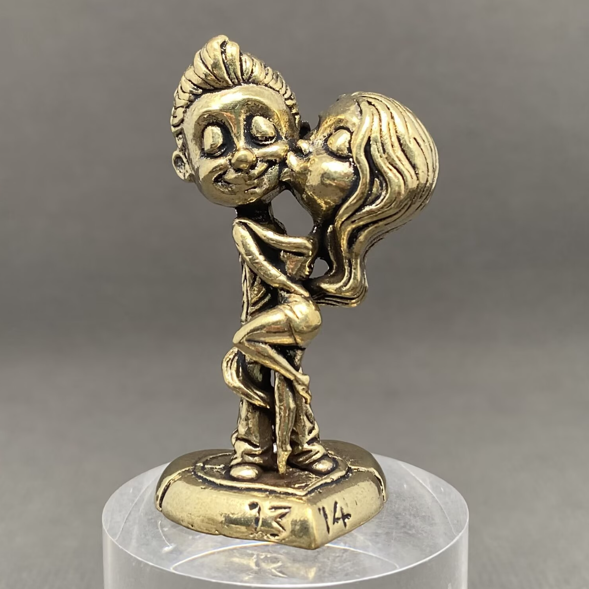 Cartoon Kissing Couple Brass Crafts Desktop Ornaments