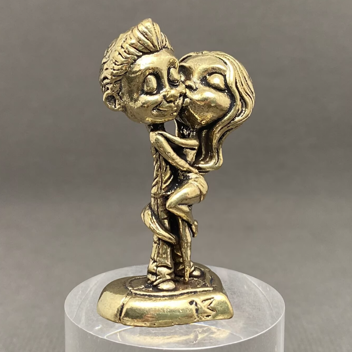 Cartoon Kissing Couple Brass Crafts Desktop Ornaments