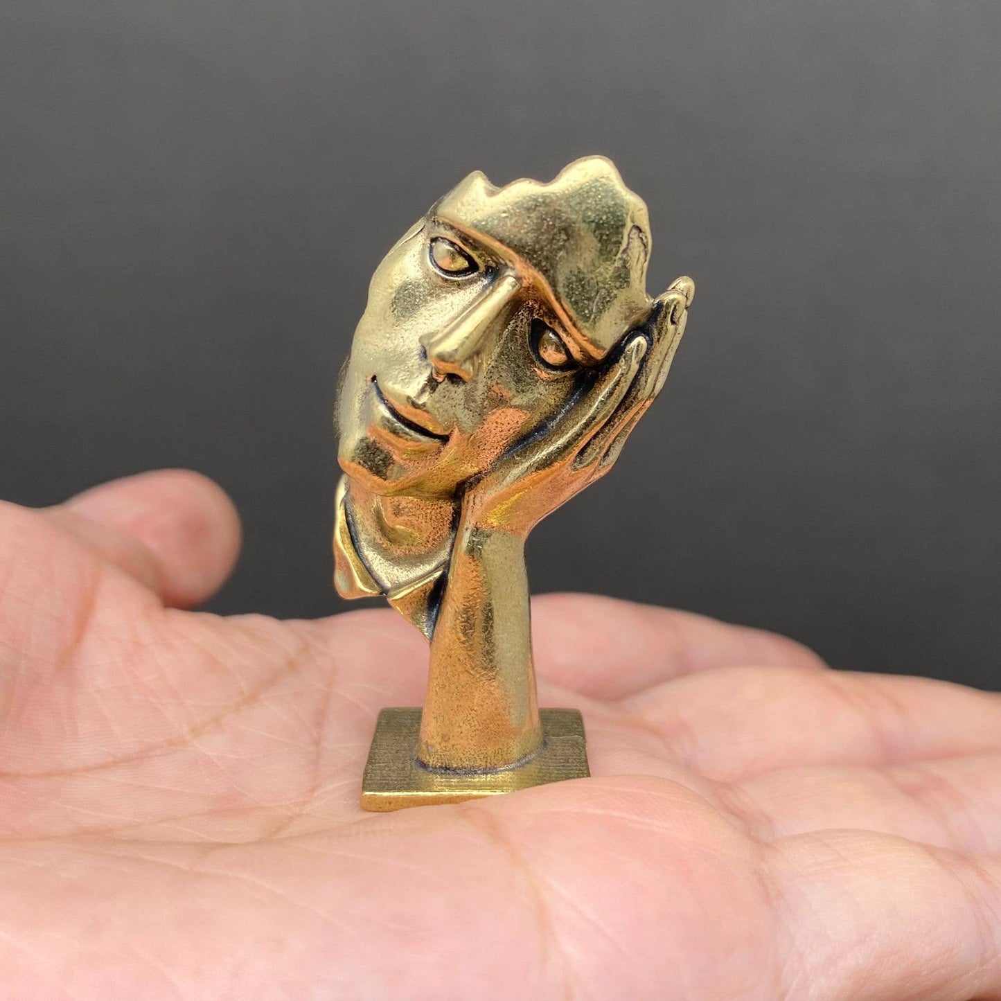 Brass Abstract Figurine Crafts Decoration Desktop Ornaments: Meditation