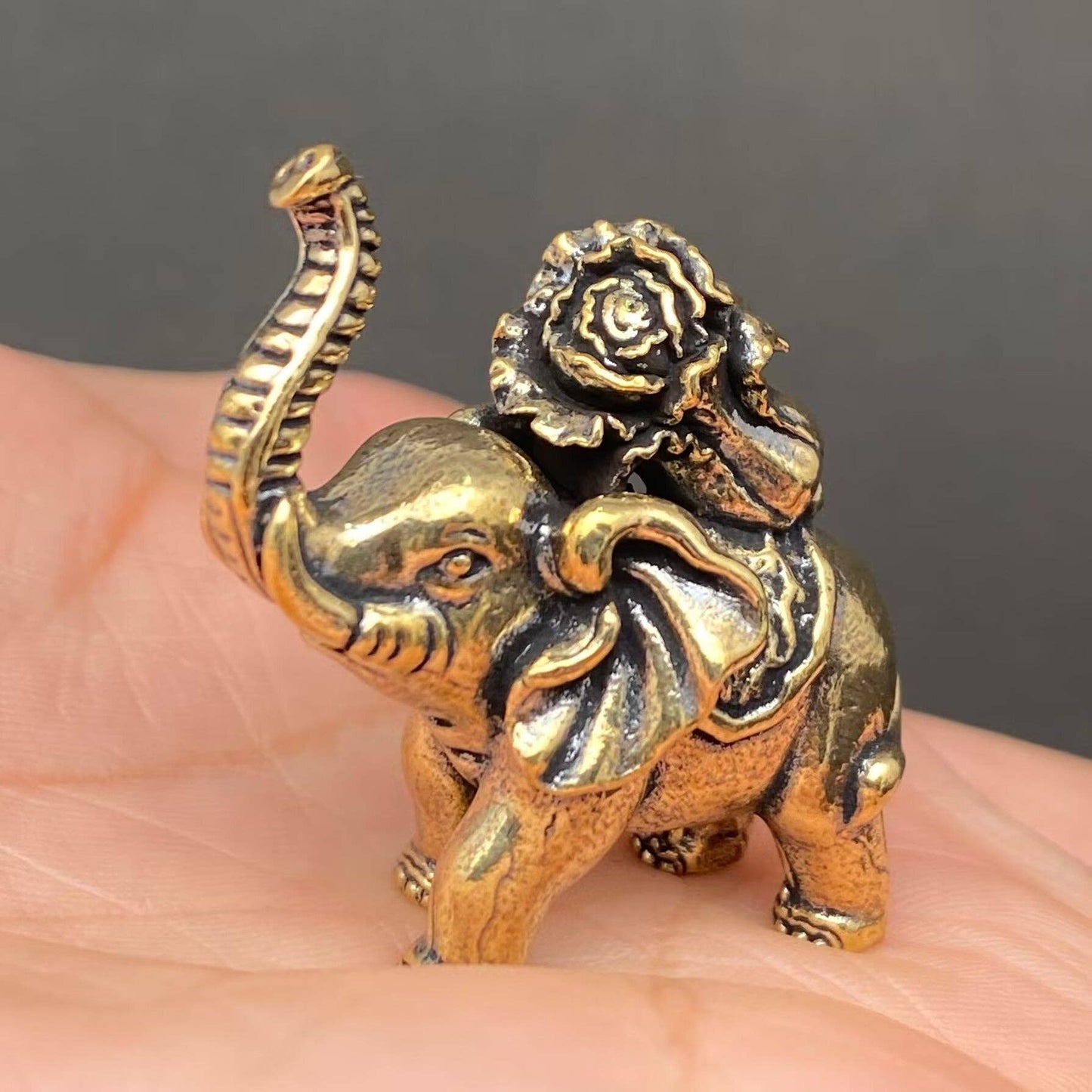 Brass Elephant Carrying Cabbage Decoration Desktop Ornaments