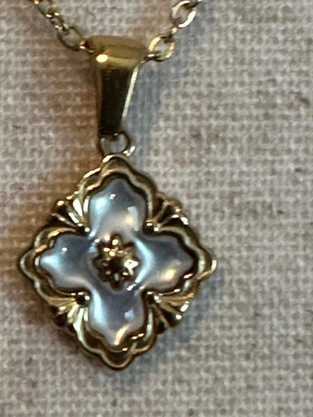 Stainless Elegant Gold Tone Necklace with Floral Pendant
