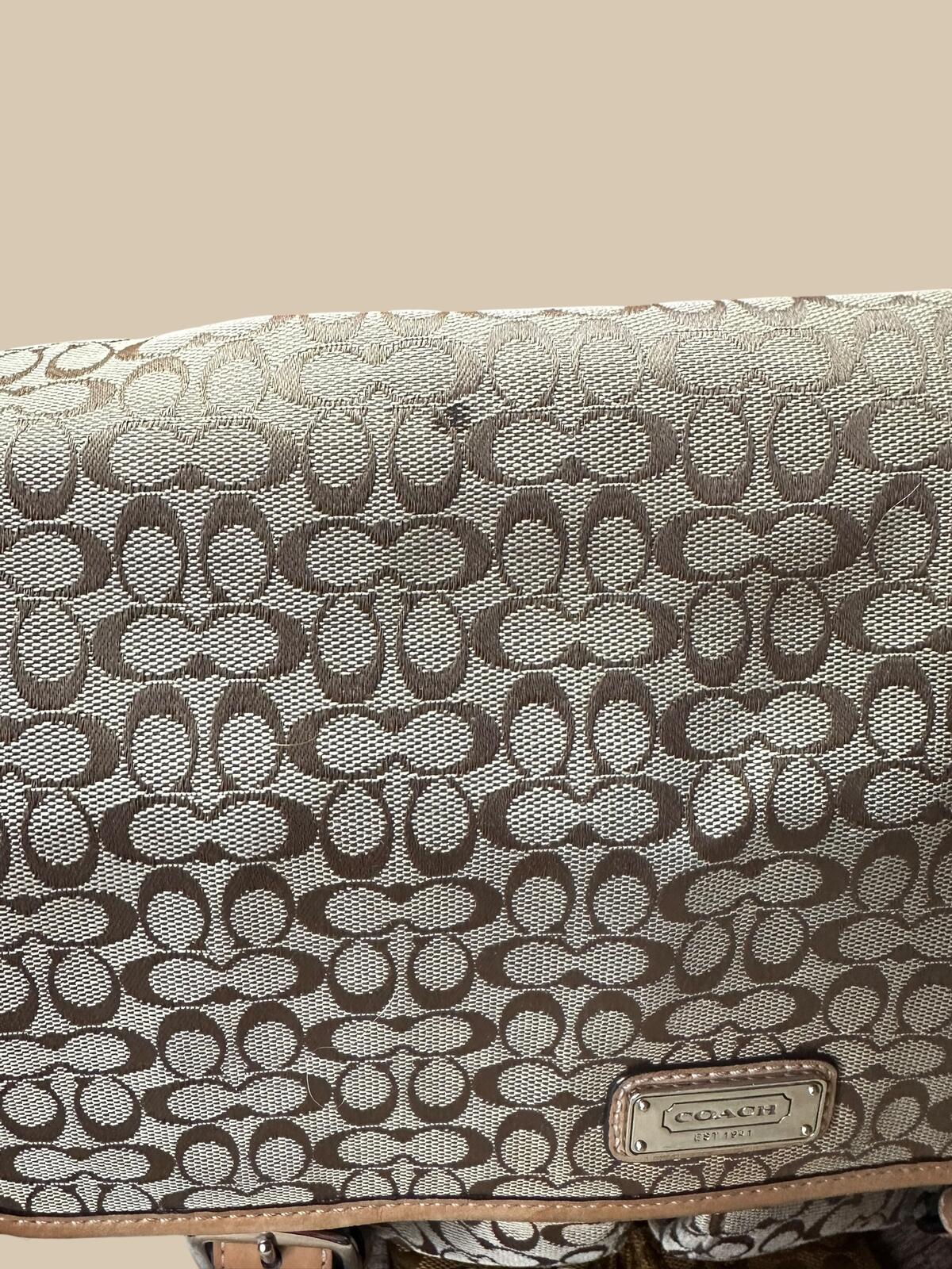Coach F70203 Signature Canvas Messenger Crossbody Bag