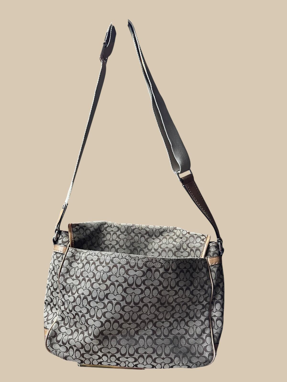 Coach F70203 Signature Canvas Messenger Crossbody Bag