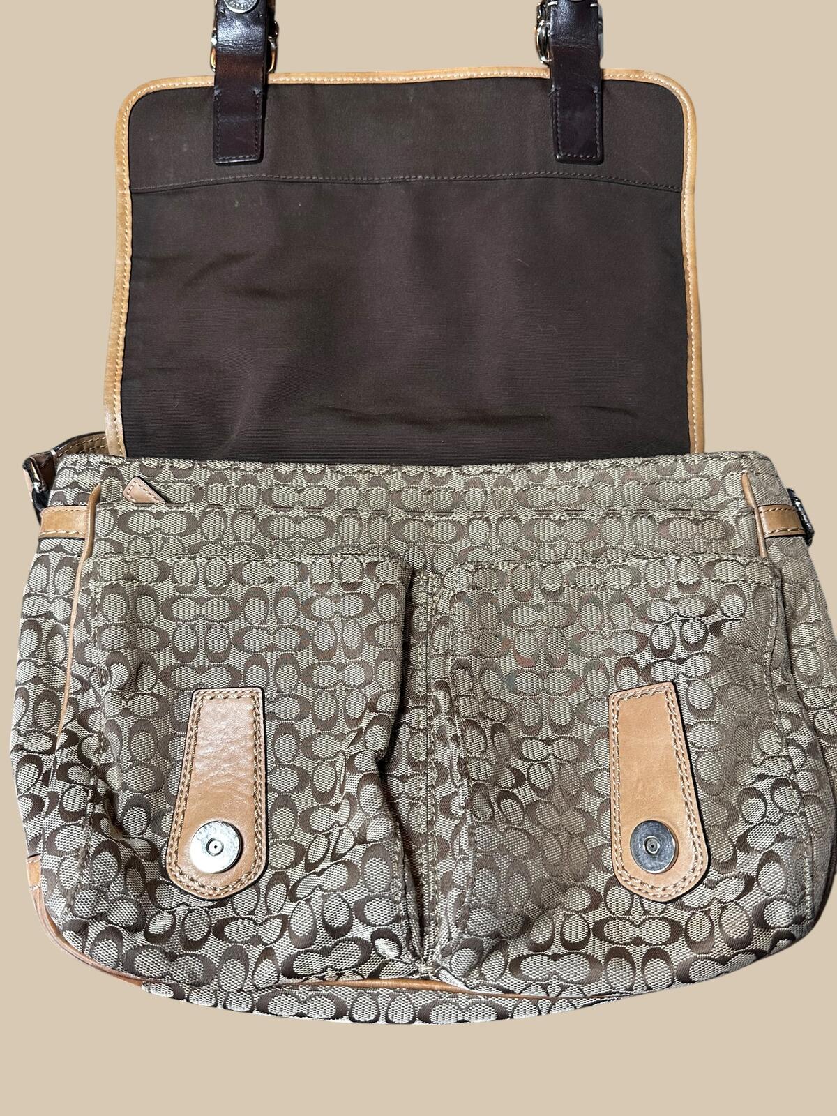 Coach F70203 Signature Canvas Messenger Crossbody Bag