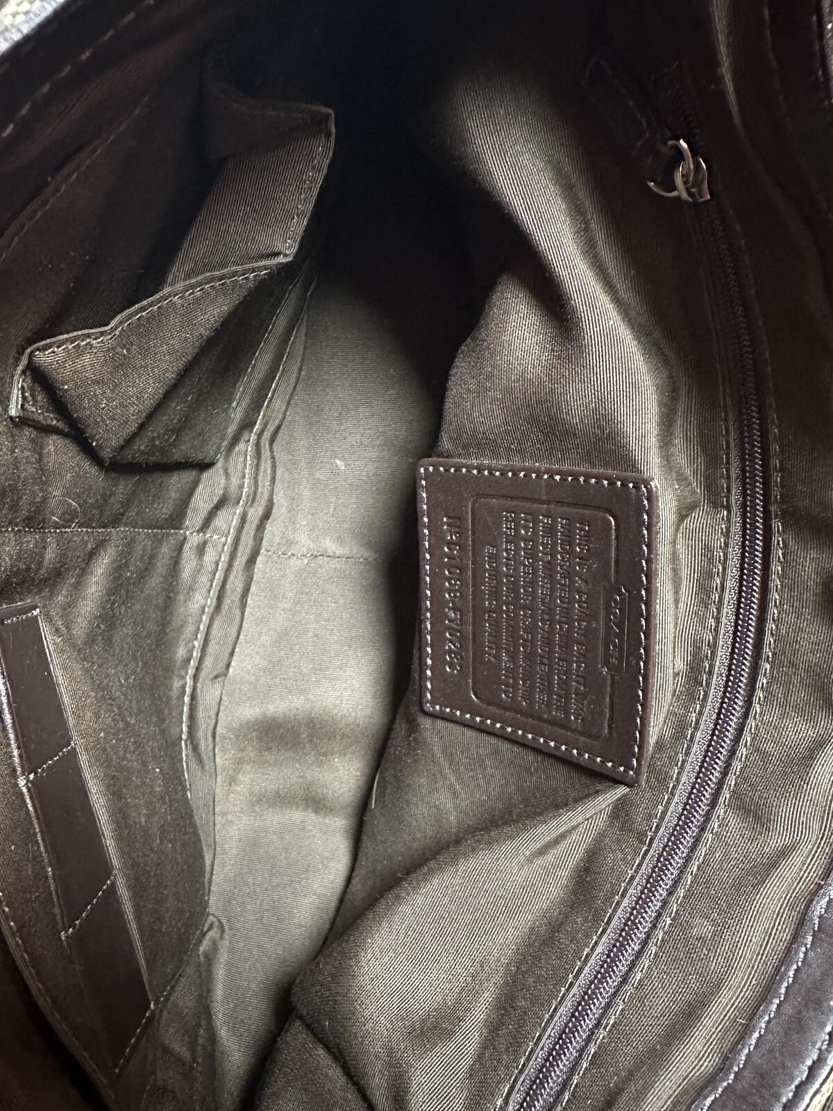 Coach F70203 Signature Canvas Messenger Crossbody Bag