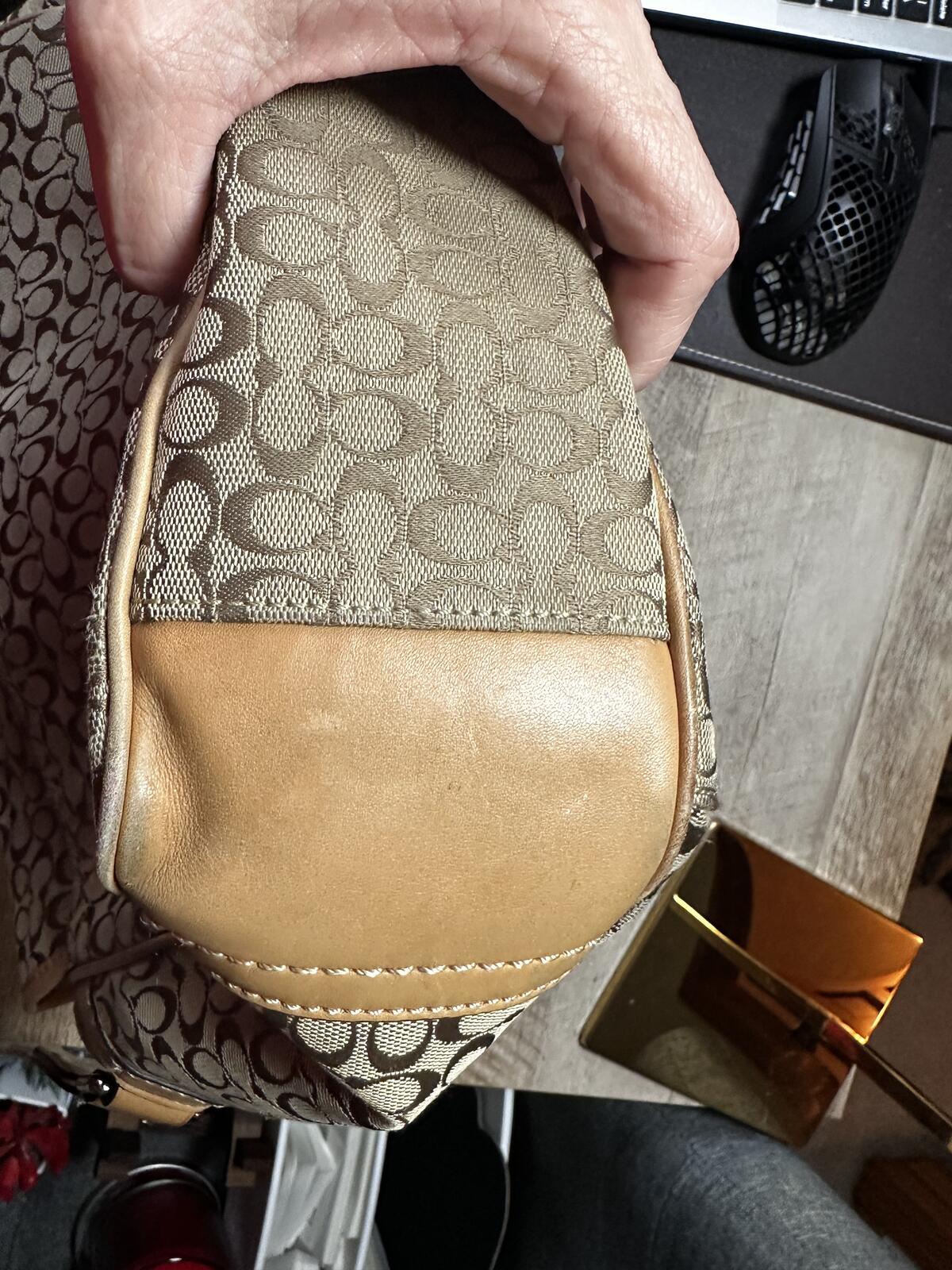 Coach F70203 Signature Canvas Messenger Crossbody Bag