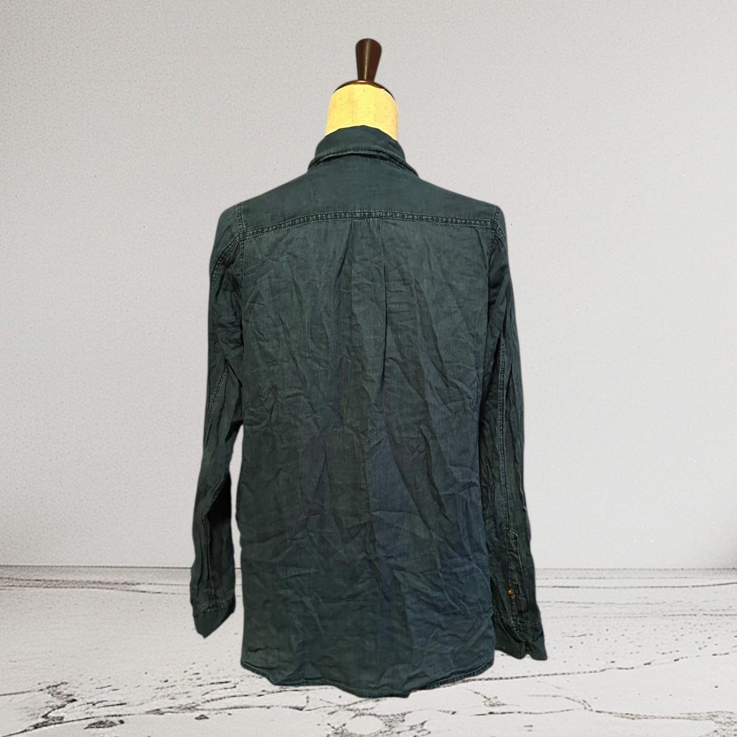 J.Crew Women’s Denim Shirt Size 6 Classic Button‑Down