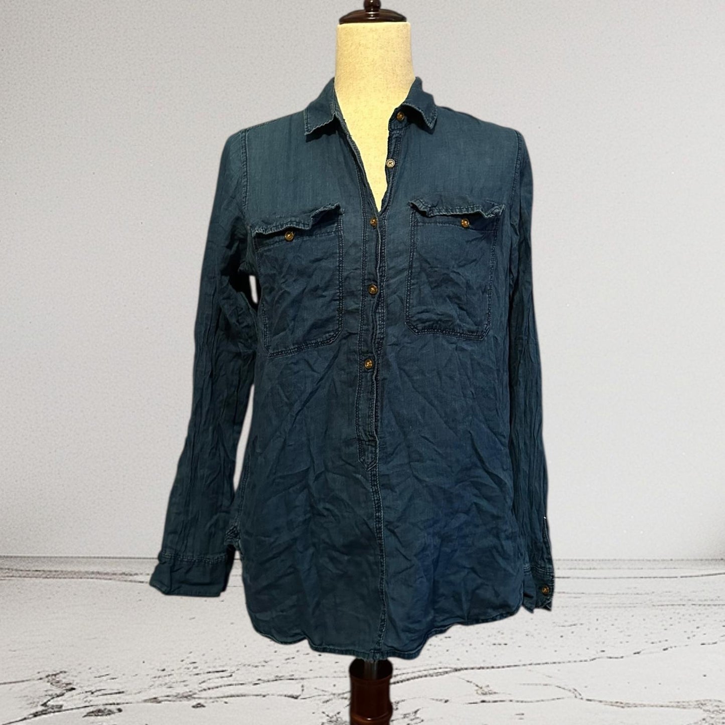 J.Crew Women’s Denim Shirt Size 6 Classic Button‑Down