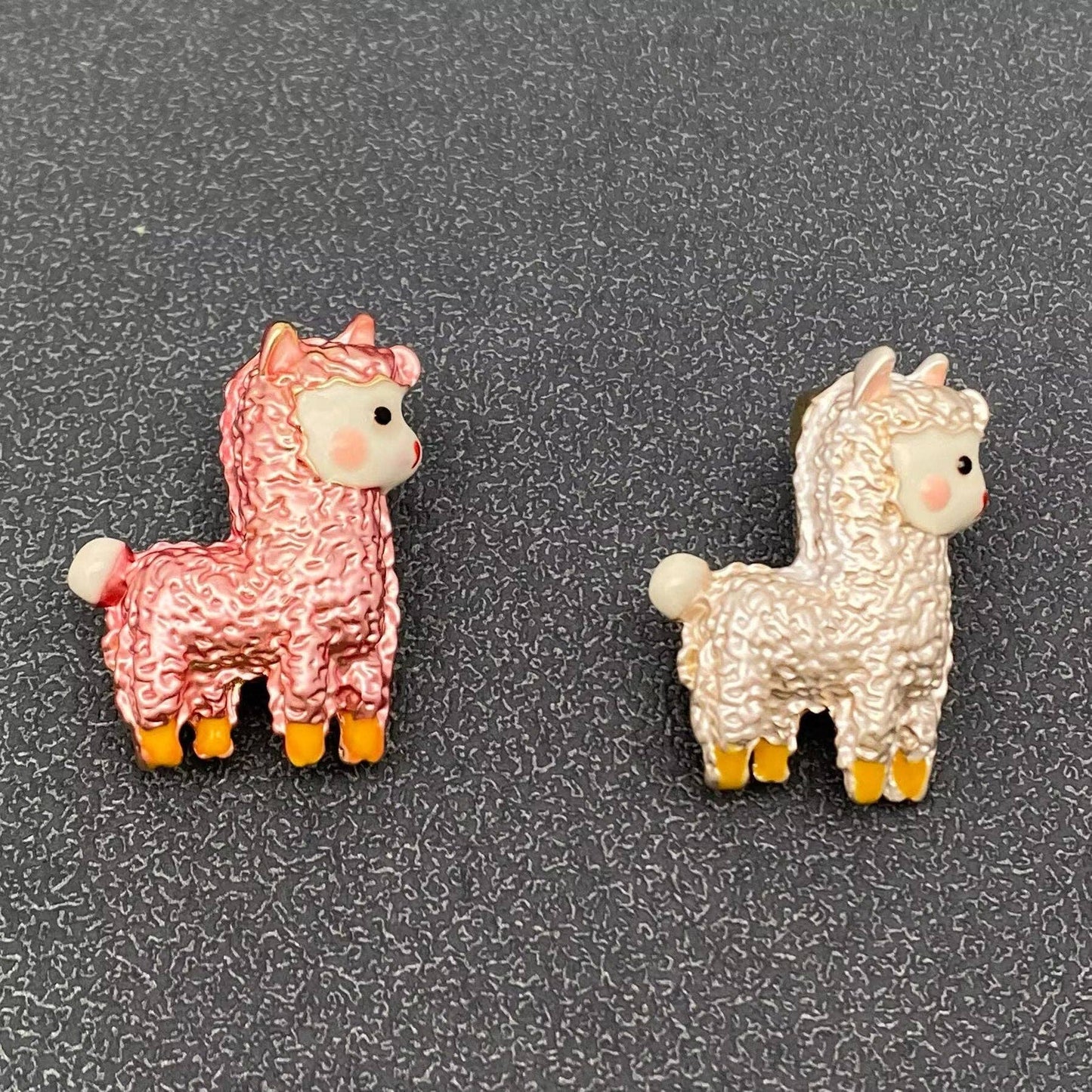 Cute Alpaca Brooch: Pink