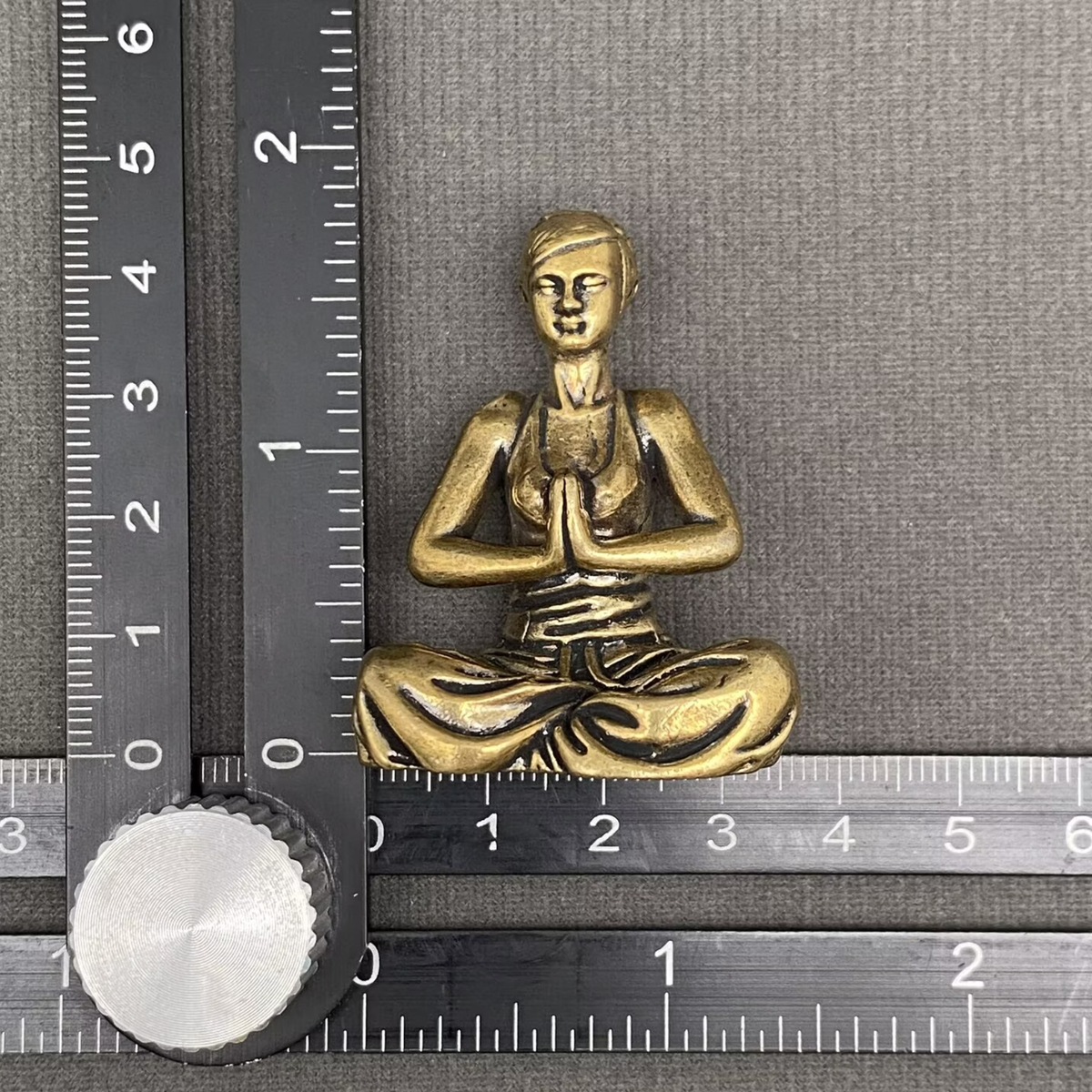 Meditating Yoga Woman Figurine Brass Crafts Desktop Ornaments