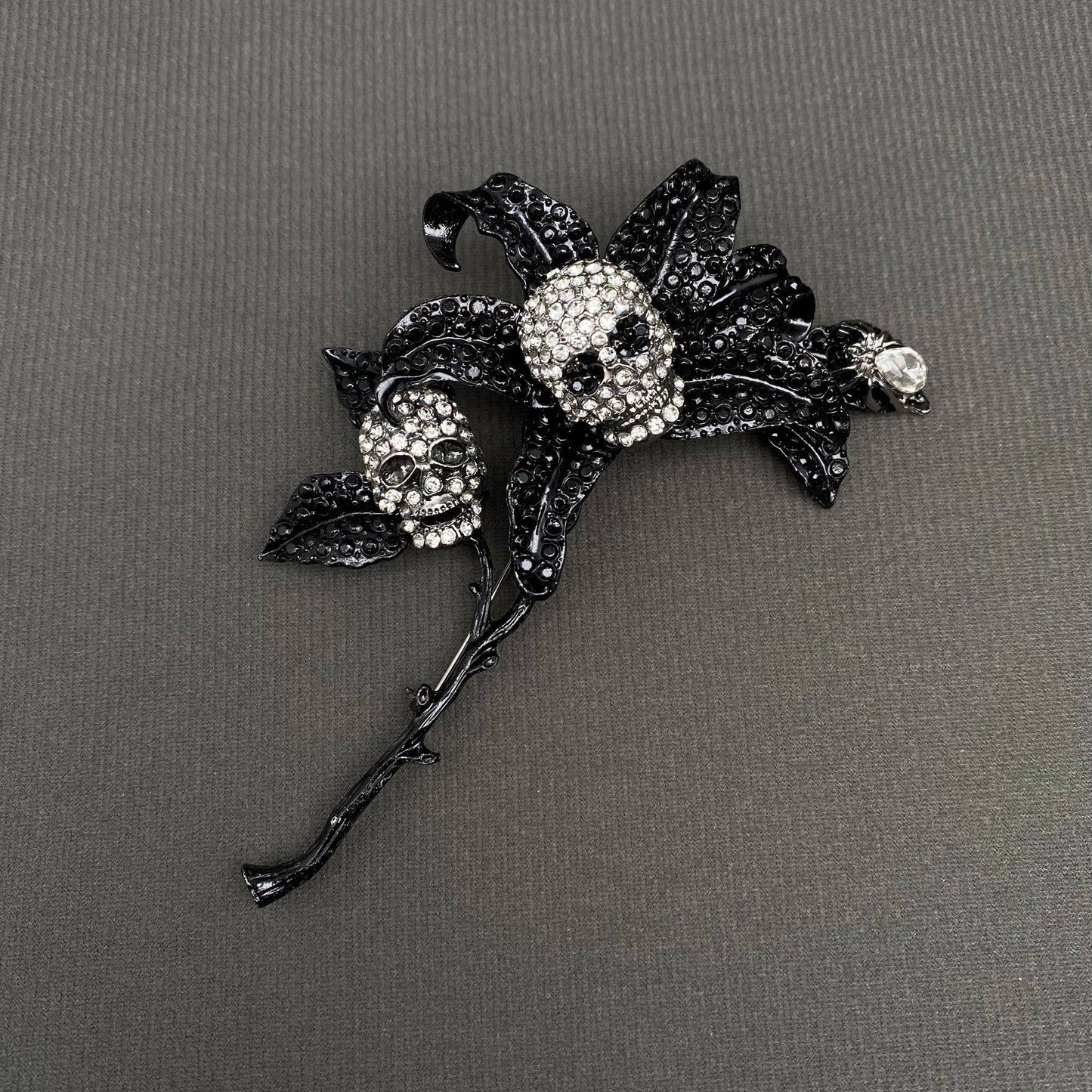 Rhinestone Gothic Style Skull Flower Brooch - GT