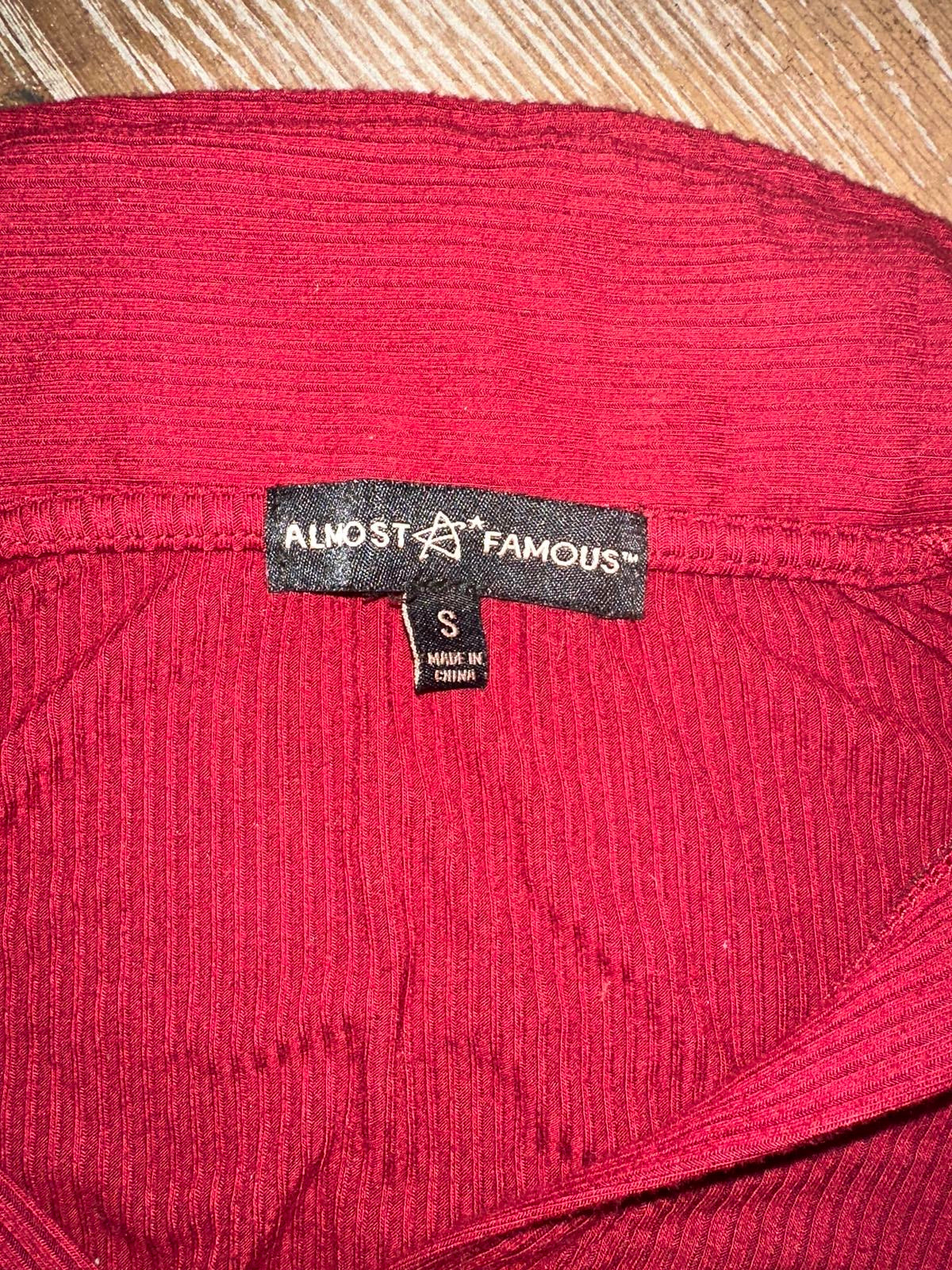 Almost Famous Long Sleeve Ribbed Top Burgundy Size Small