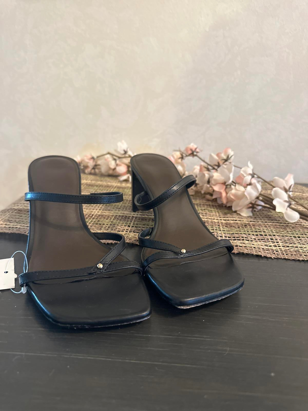 Vero Cucio Chic Black Strappy Heeled Sandals